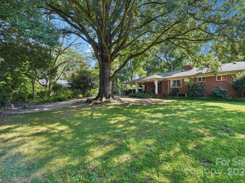 1429 Bevis Drive, Charlotte, NC 28209.  MLS# CAR4291349, YatesRealty ID 33879. 