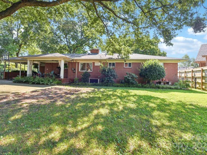 1429 Bevis Drive, Charlotte, NC 28209.  MLS# CAR4291349, YatesRealty ID 33879. 