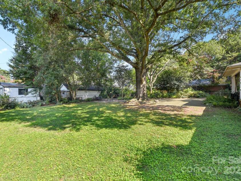 1429 Bevis Drive, Charlotte, NC 28209.  MLS# CAR4291349, YatesRealty ID 33879. 