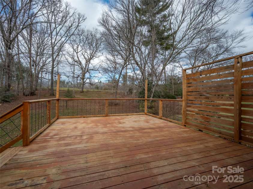 2113 Glenheath Drive, Hendersonville, NC 28791.  MLS# CAR4210356, YatesRealty ID 3388. 