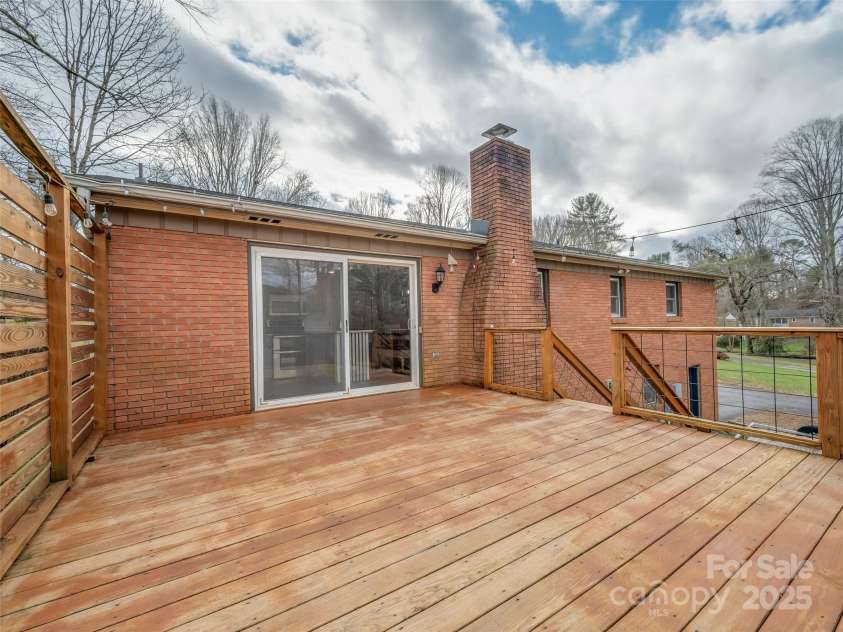 2113 Glenheath Drive, Hendersonville, NC 28791.  MLS# CAR4210356, YatesRealty ID 3388. 