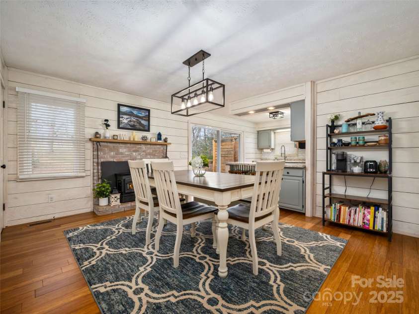 2113 Glenheath Drive, Hendersonville, NC 28791.  MLS# CAR4210356, YatesRealty ID 3388. 