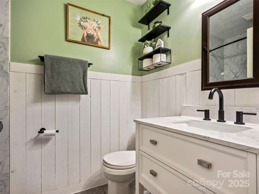2113 Glenheath Drive, Hendersonville, NC 28791.  MLS# CAR4210356, YatesRealty ID 3388. 