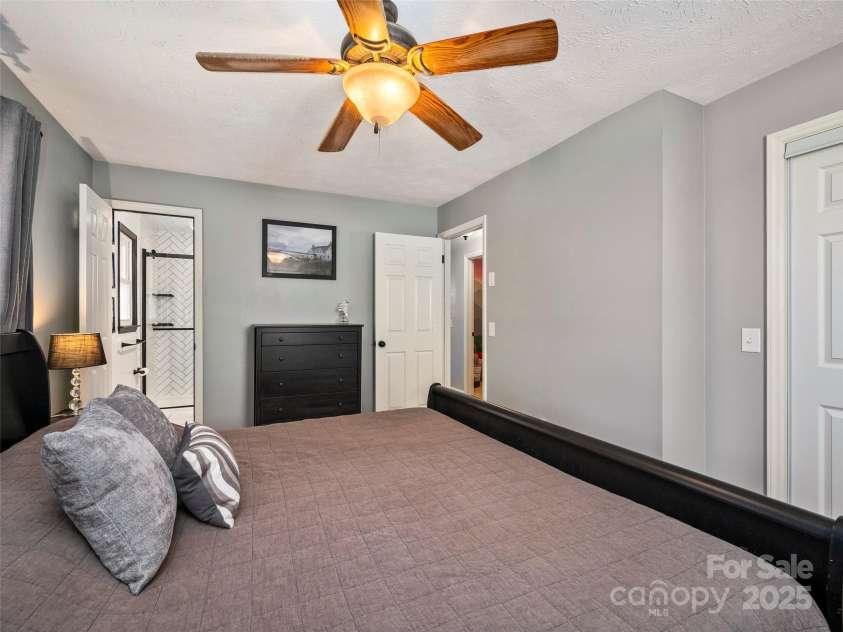2113 Glenheath Drive, Hendersonville, NC 28791.  MLS# CAR4210356, YatesRealty ID 3388. 