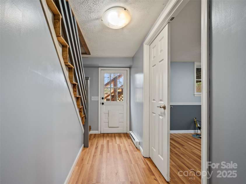 2113 Glenheath Drive, Hendersonville, NC 28791.  MLS# CAR4210356, YatesRealty ID 3388. 