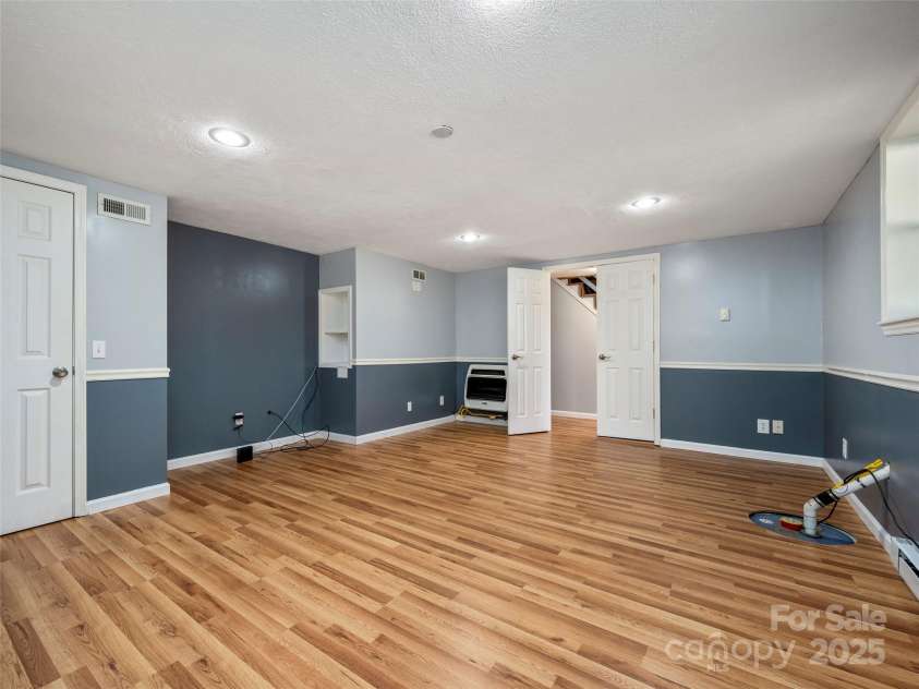 2113 Glenheath Drive, Hendersonville, NC 28791.  MLS# CAR4210356, YatesRealty ID 3388. 