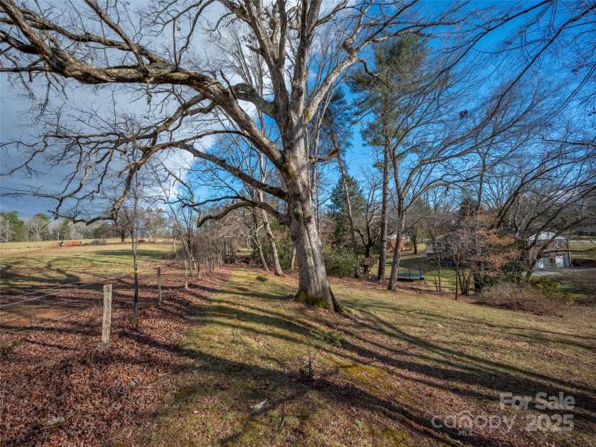 2113 Glenheath Drive, Hendersonville, NC 28791.  MLS# CAR4210356, YatesRealty ID 3388. 