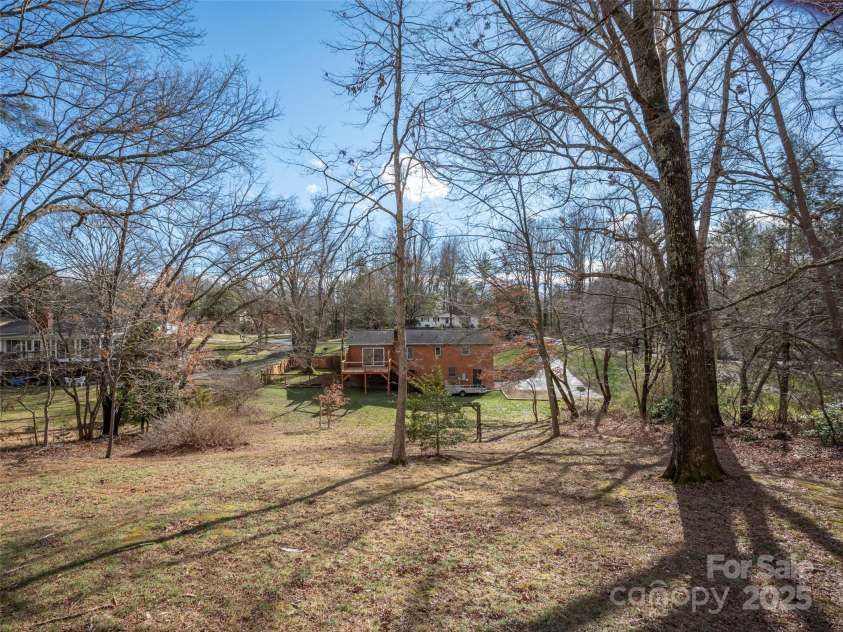 2113 Glenheath Drive, Hendersonville, NC 28791.  MLS# CAR4210356, YatesRealty ID 3388. 