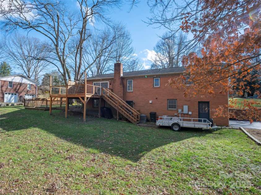 2113 Glenheath Drive, Hendersonville, NC 28791.  MLS# CAR4210356, YatesRealty ID 3388. 