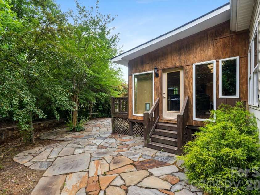 115 Barton Road, Brevard, NC 28712.  MLS# CAR4392089, YatesRealty ID 33880. 
