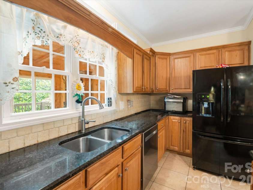 115 Barton Road, Brevard, NC 28712.  MLS# CAR4392089, YatesRealty ID 33880. 