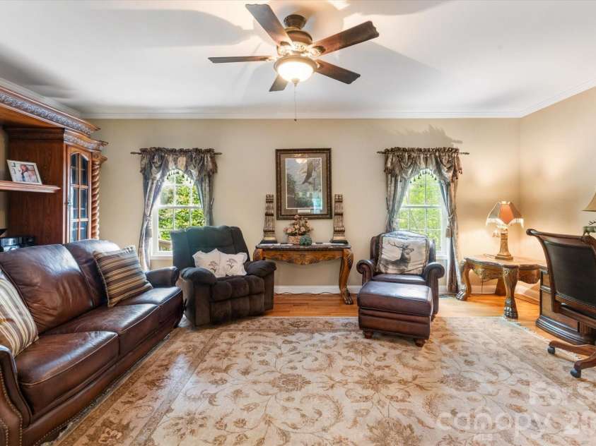 115 Barton Road, Brevard, NC 28712.  MLS# CAR4392089, YatesRealty ID 33880. Den
