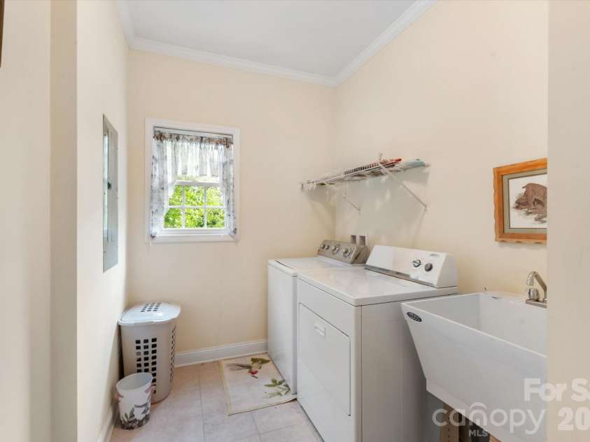 115 Barton Road, Brevard, NC 28712.  MLS# CAR4392089, YatesRealty ID 33880. Main Level Laundry Room