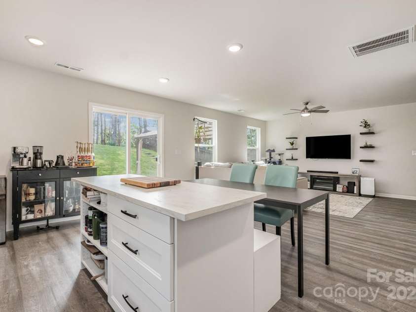 1478 Cannan Mountain Drive, Newton, NC 28658.  MLS# CAR4276775, YatesRealty ID 33880. Kitchen island