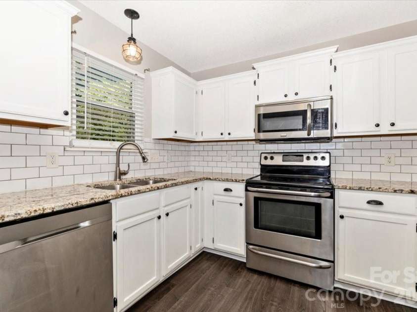 12010 Millingport Place, Charlotte, NC 28273.  MLS# CAR4393615, YatesRealty ID 33882. Kitchen