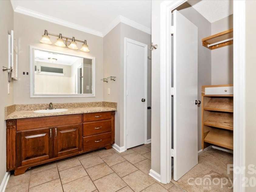12010 Millingport Place, Charlotte, NC 28273.  MLS# CAR4393615, YatesRealty ID 33882. Master Bathroom/walk-in Closet