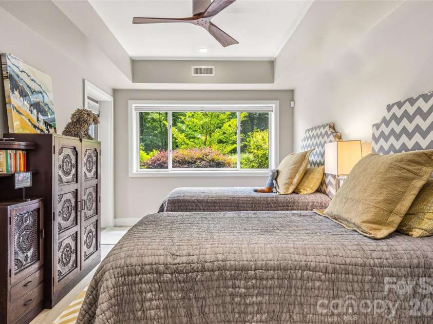 233 Tanglewood Lane, Saluda, NC 28773.  MLS# CAR4393115, YatesRealty ID 33883. 2nd Bonus Room