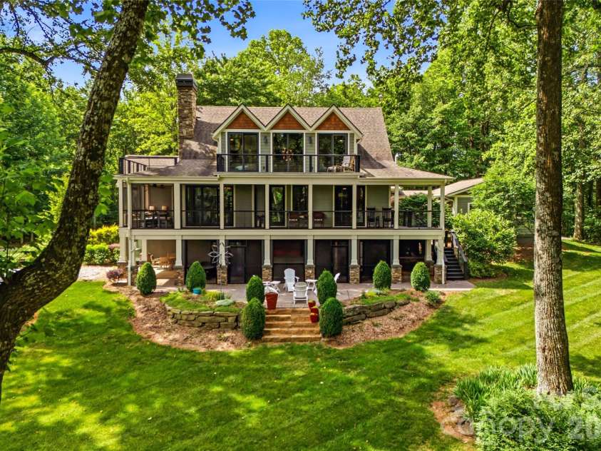 233 Tanglewood Lane, Saluda, NC 28773.  MLS# CAR4393115, YatesRealty ID 33883. 