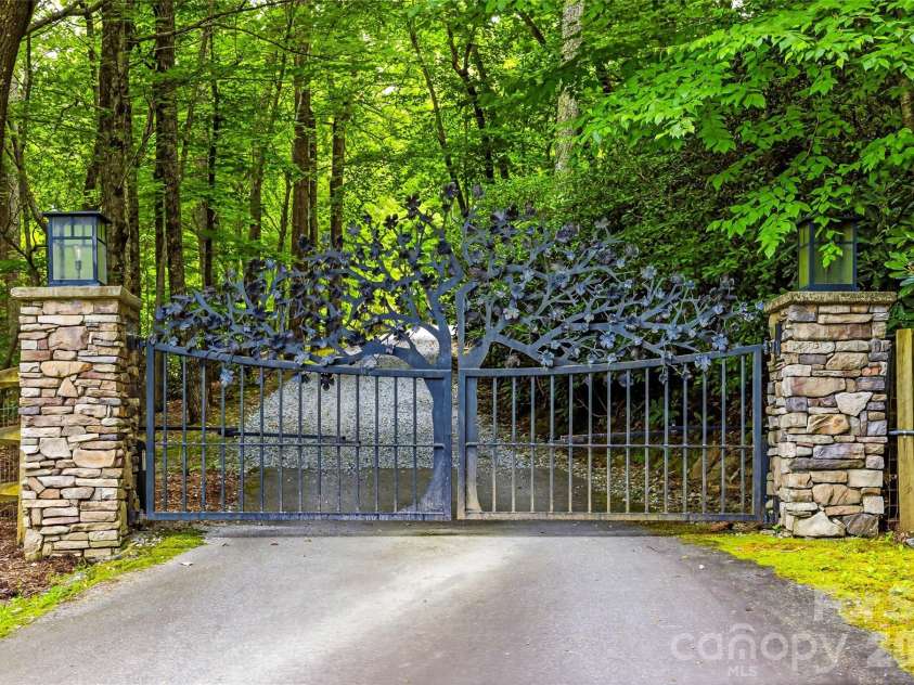 233 Tanglewood Lane, Saluda, NC 28773.  MLS# CAR4393115, YatesRealty ID 33883. Gated and Private