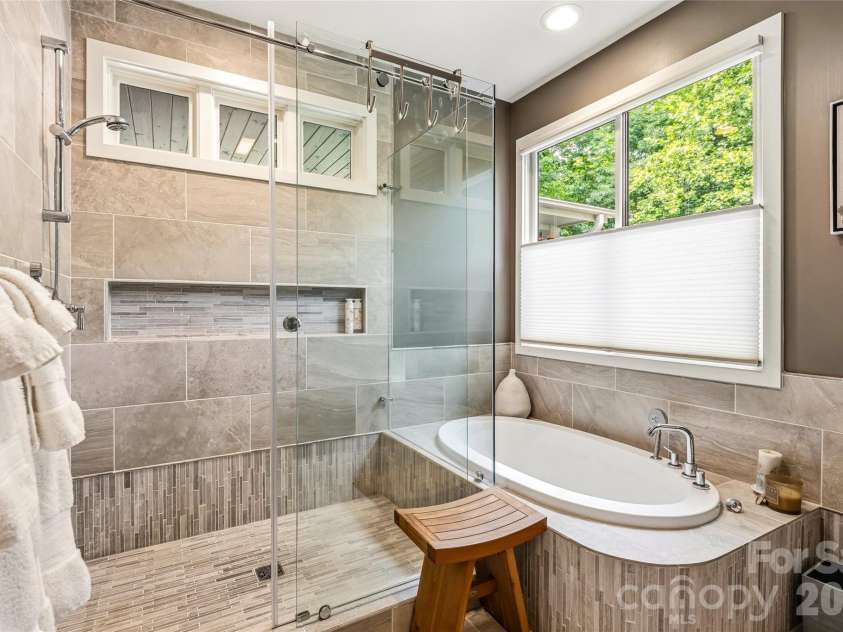 233 Tanglewood Lane, Saluda, NC 28773.  MLS# CAR4393115, YatesRealty ID 33883. Soaking tub to relax