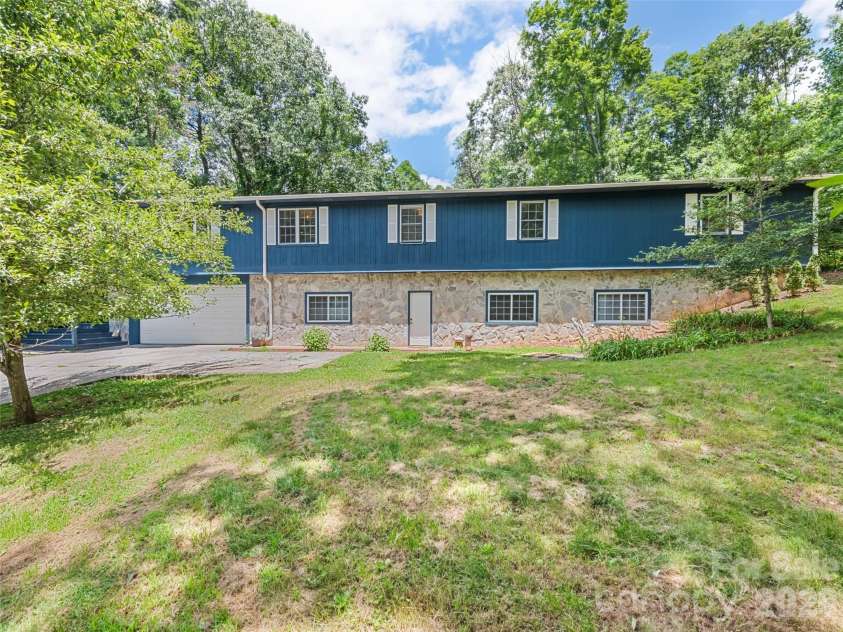 18 Bran Rick Lane, Arden, NC 28704.  MLS# CAR4396640, YatesRealty ID 33884. 