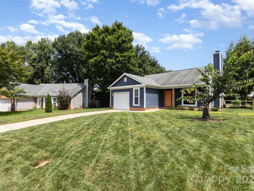 7308 Barn Stone Drive, Charlotte, NC 28227.  MLS# CAR4278388, YatesRealty ID 33885. 