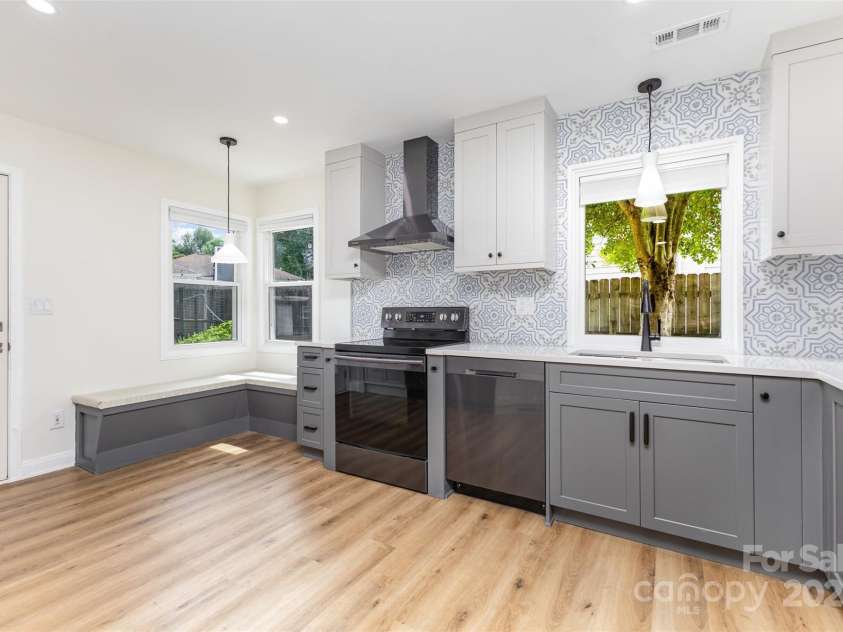 7308 Barn Stone Drive, Charlotte, NC 28227.  MLS# CAR4278388, YatesRealty ID 33885. Beautifully remodeled kitchen with custom cabinetry and built in seating