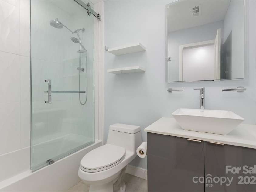 7308 Barn Stone Drive, Charlotte, NC 28227.  MLS# CAR4278388, YatesRealty ID 33885. Full hall bathroom, fully renovated