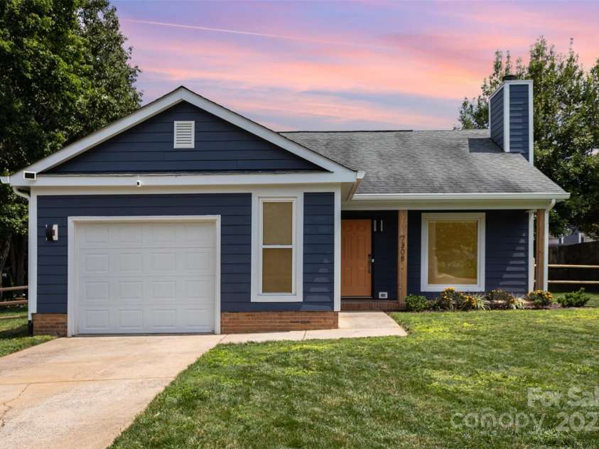 7308 Barn Stone Drive, Charlotte, NC 28227.  MLS# CAR4278388, YatesRealty ID 33885. Welcome home!