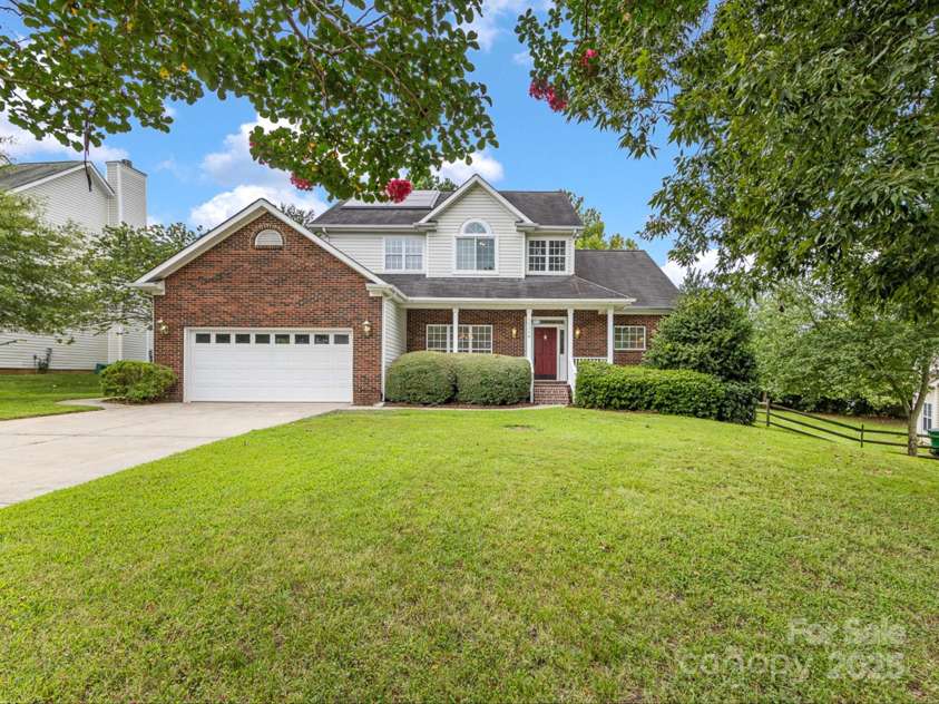12316 Heritage Hills Lane, Charlotte, NC 28269.  MLS# CAR4285911, YatesRealty ID 33886. 
