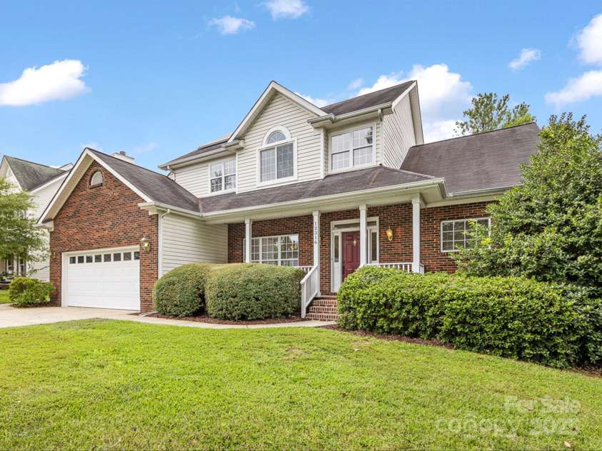 12316 Heritage Hills Lane, Charlotte, NC 28269.  MLS# CAR4285911, YatesRealty ID 33886. 