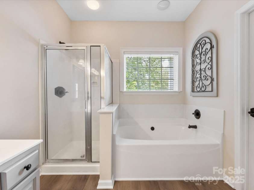 12316 Heritage Hills Lane, Charlotte, NC 28269.  MLS# CAR4285911, YatesRealty ID 33886. 
