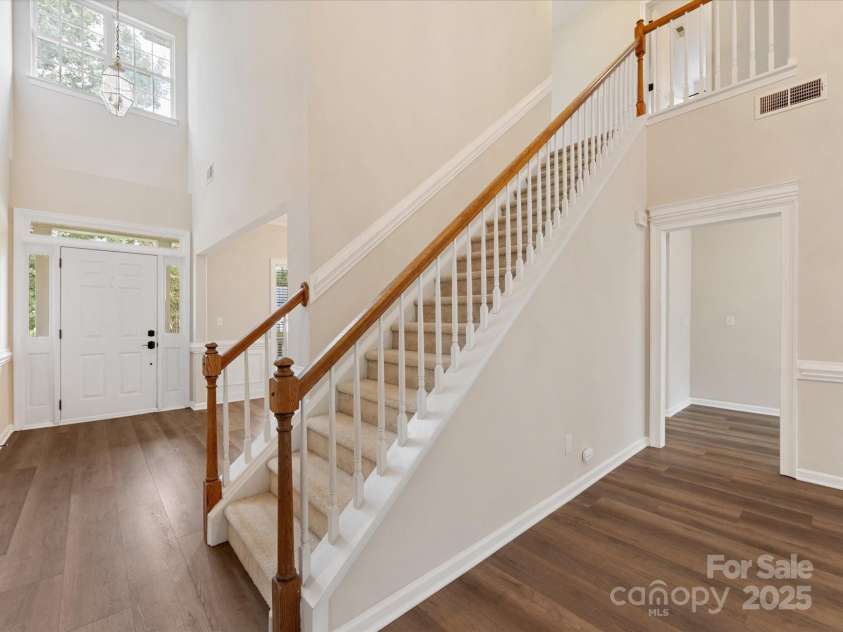 12316 Heritage Hills Lane, Charlotte, NC 28269.  MLS# CAR4285911, YatesRealty ID 33886. 