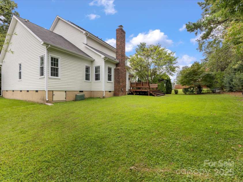 12316 Heritage Hills Lane, Charlotte, NC 28269.  MLS# CAR4285911, YatesRealty ID 33886. Back yard