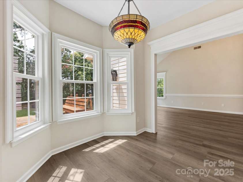 12316 Heritage Hills Lane, Charlotte, NC 28269.  MLS# CAR4285911, YatesRealty ID 33886. Breakfast area off the family room