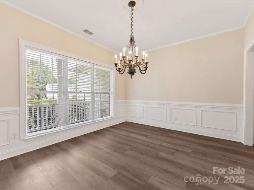 12316 Heritage Hills Lane, Charlotte, NC 28269.  MLS# CAR4285911, YatesRealty ID 33886. Dining room