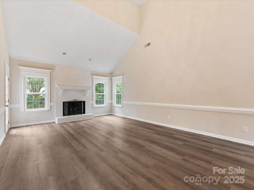 12316 Heritage Hills Lane, Charlotte, NC 28269.  MLS# CAR4285911, YatesRealty ID 33886. Family room