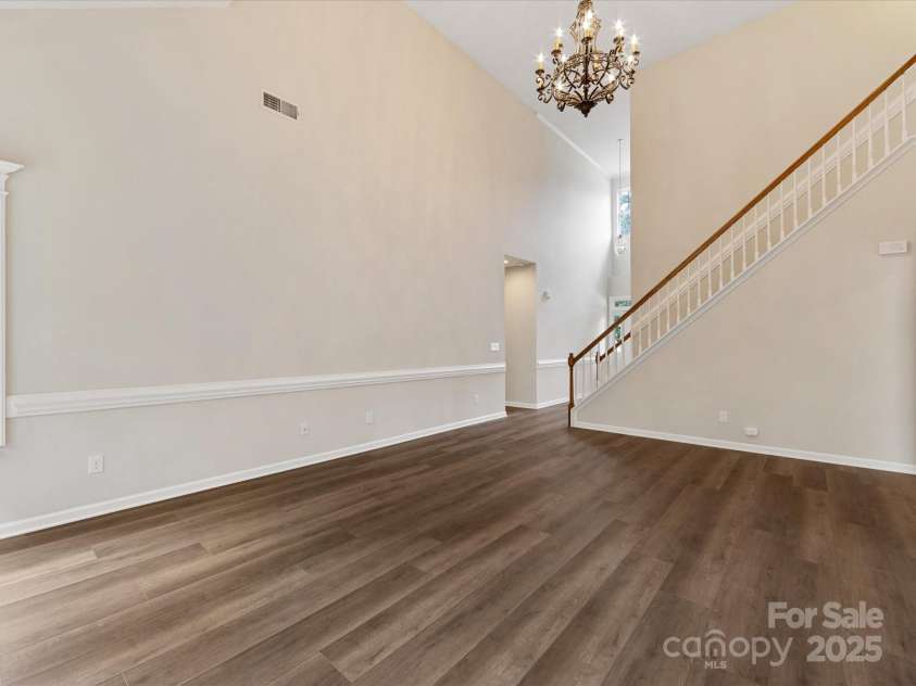 12316 Heritage Hills Lane, Charlotte, NC 28269.  MLS# CAR4285911, YatesRealty ID 33886. Family room