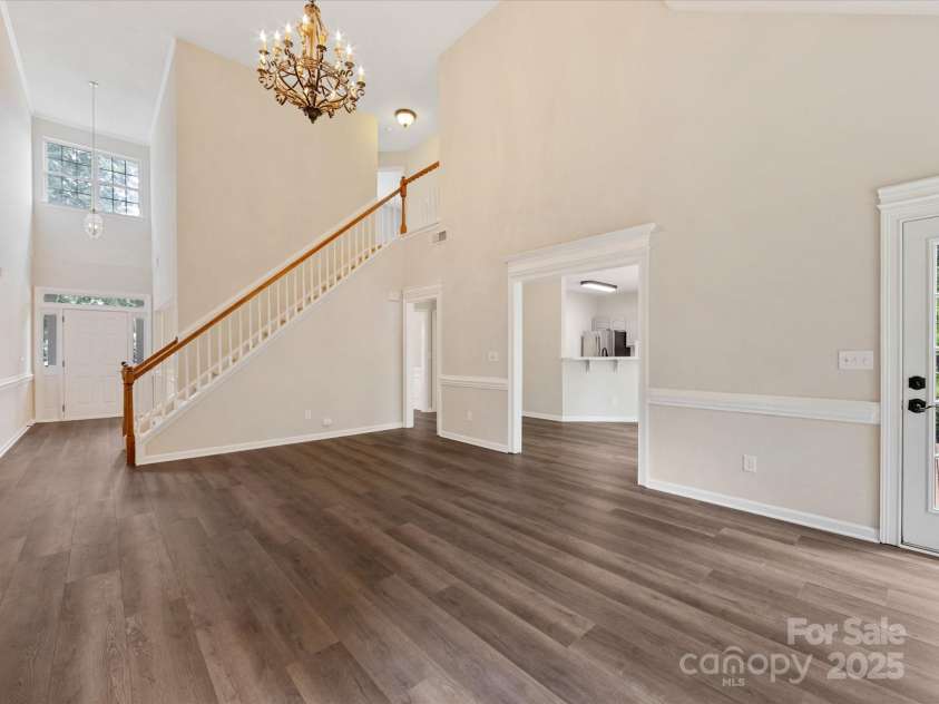12316 Heritage Hills Lane, Charlotte, NC 28269.  MLS# CAR4285911, YatesRealty ID 33886. Family room