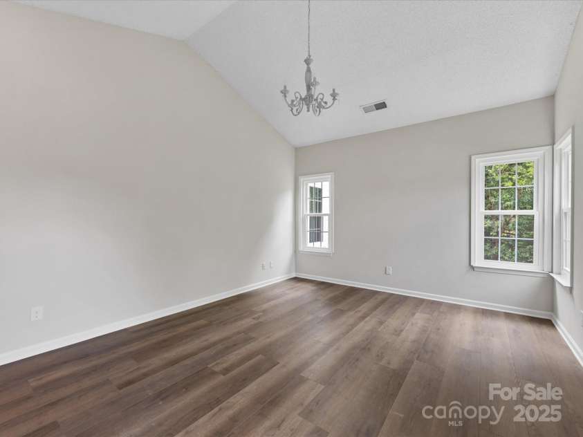 12316 Heritage Hills Lane, Charlotte, NC 28269.  MLS# CAR4285911, YatesRealty ID 33886. Large primary bedroom with vaulted ceilings