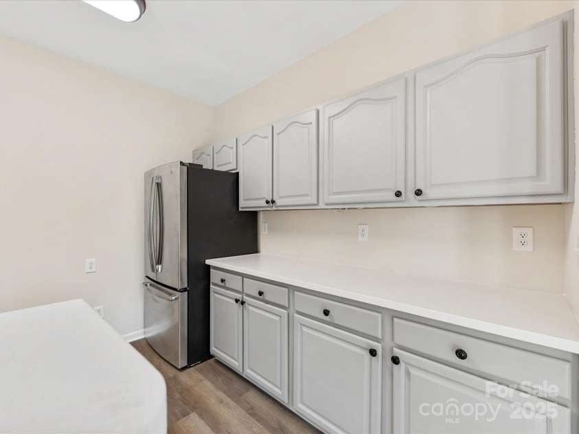 12316 Heritage Hills Lane, Charlotte, NC 28269.  MLS# CAR4285911, YatesRealty ID 33886. Plenty of counter space