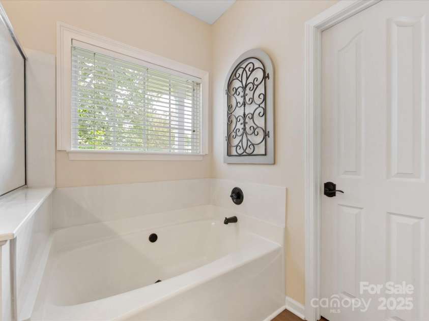 12316 Heritage Hills Lane, Charlotte, NC 28269.  MLS# CAR4285911, YatesRealty ID 33886. Private water closet in primary bedroom