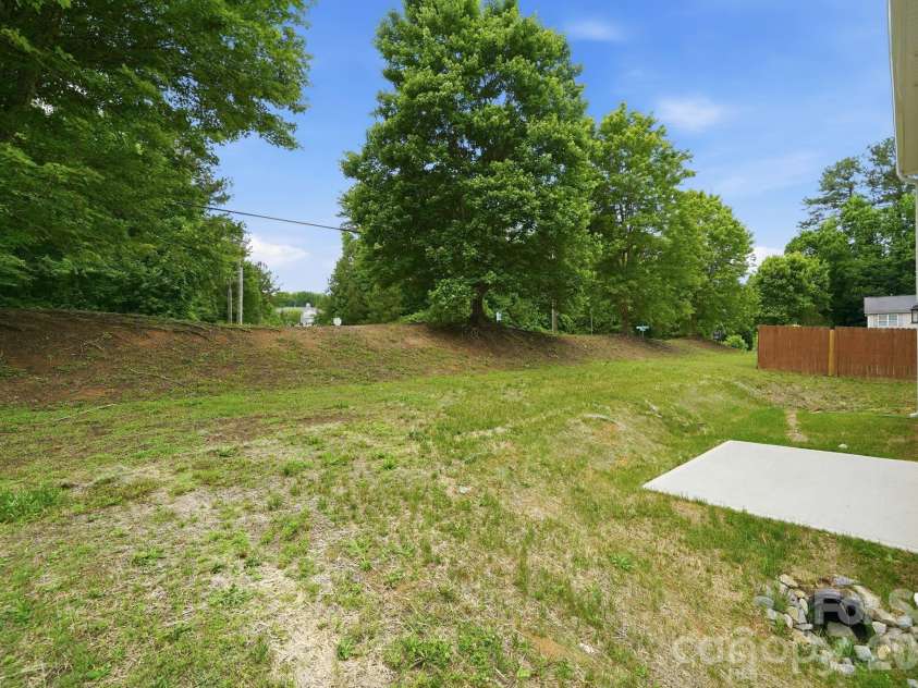 1699 Mission Oaks Street, Kannapolis, NC 28083.  MLS# CAR4385289, YatesRealty ID 33886. Backyard