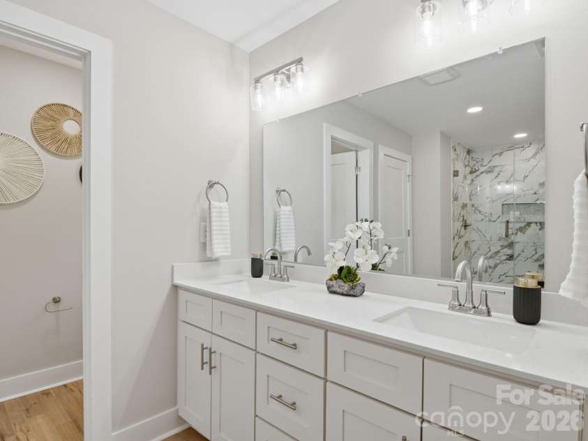 1699 Mission Oaks Street, Kannapolis, NC 28083.  MLS# CAR4385289, YatesRealty ID 33886. Primary Bathroom