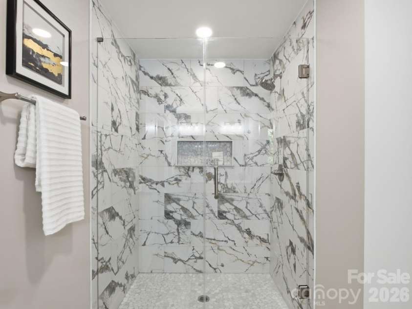 1699 Mission Oaks Street, Kannapolis, NC 28083.  MLS# CAR4385289, YatesRealty ID 33886. Primary Bathroom