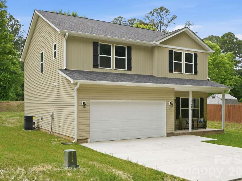 1699 Mission Oaks Street, Kannapolis, NC 28083.  MLS# CAR4385289, YatesRealty ID 33886. Welcome!