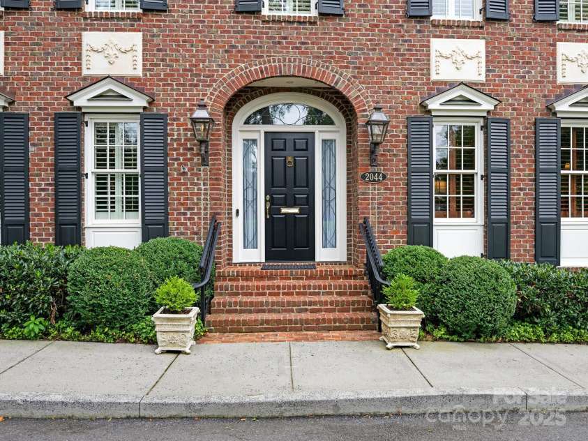 2044 Queens Road, Charlotte, NC 28207.  MLS# CAR4294070, YatesRealty ID 33887. 