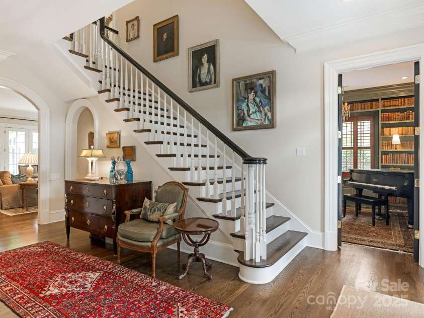 2044 Queens Road, Charlotte, NC 28207.  MLS# CAR4294070, YatesRealty ID 33887. 