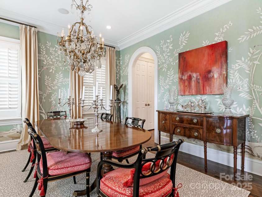 2044 Queens Road, Charlotte, NC 28207.  MLS# CAR4294070, YatesRealty ID 33887. 