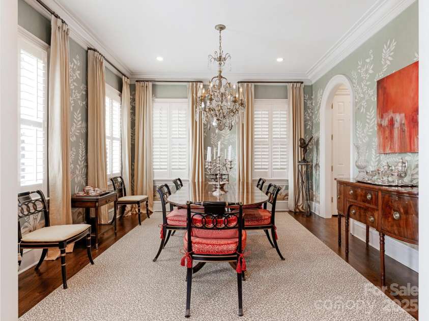 2044 Queens Road, Charlotte, NC 28207.  MLS# CAR4294070, YatesRealty ID 33887. 